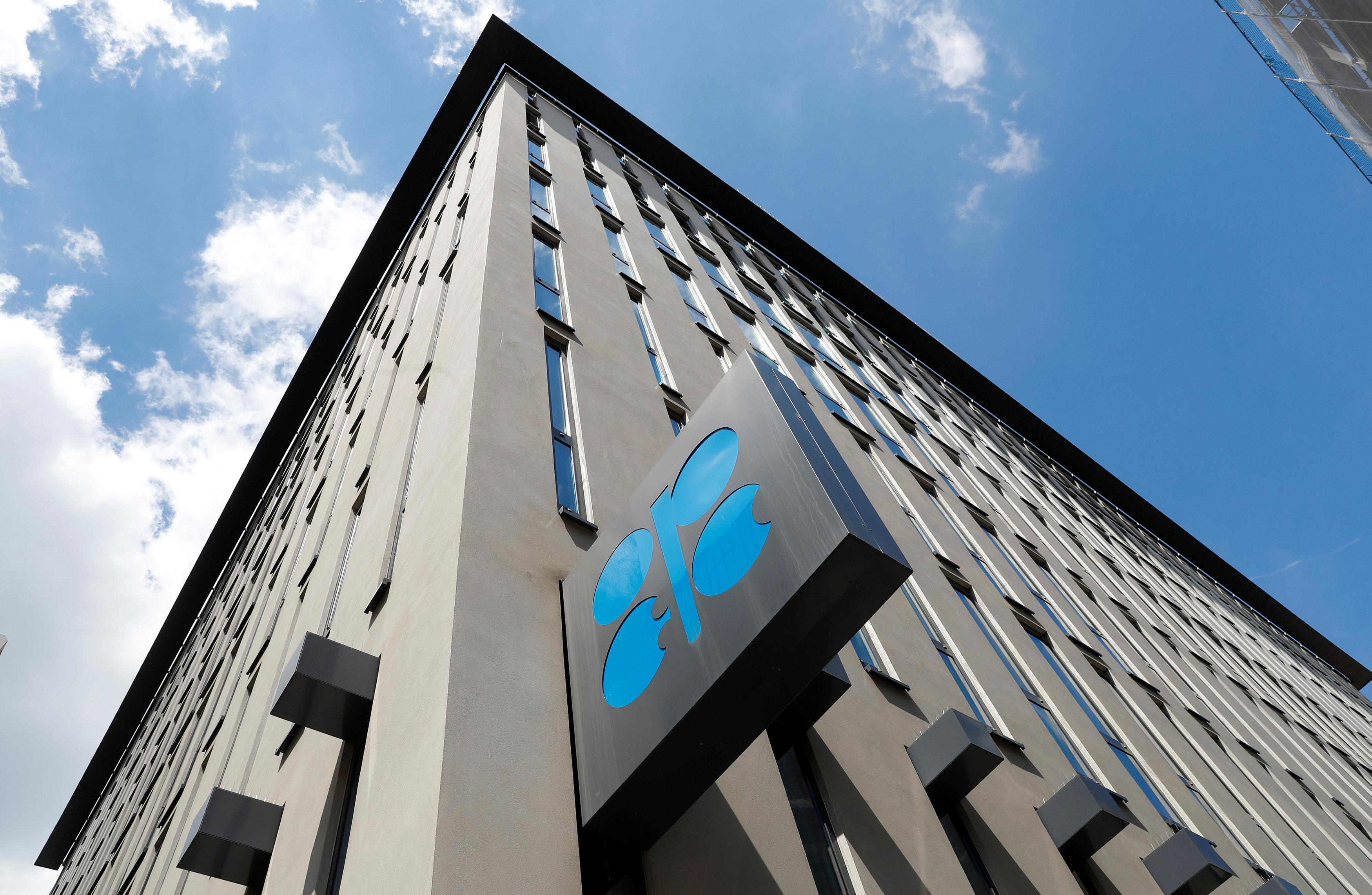 Лидеры ОПЕК+ не спешат принимать рекомендации по увеличению нефтедобычи